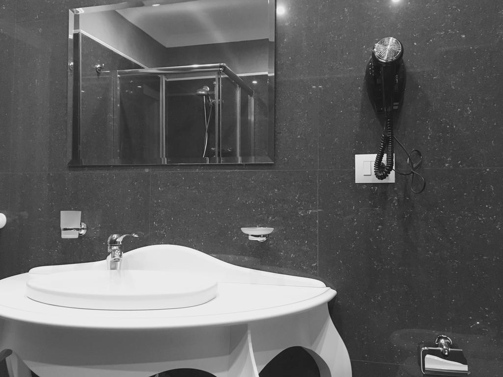 Palazzo Eliss Bed & Breakfast Маргерита ди Савоя Стая снимка