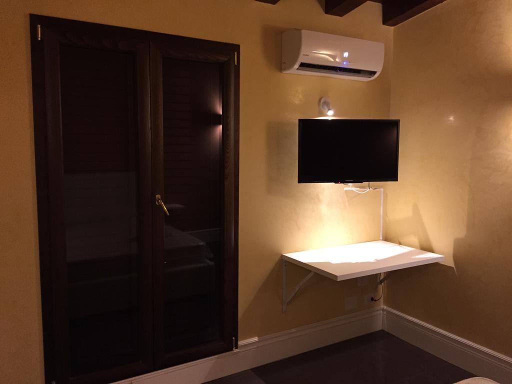 Palazzo Eliss Bed & Breakfast Маргерита ди Савоя Стая снимка