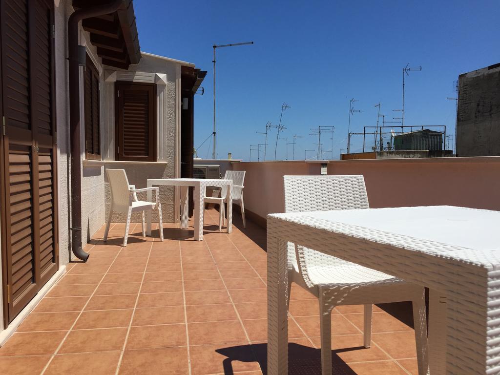 Palazzo Eliss Bed & Breakfast Маргерита ди Савоя Стая снимка