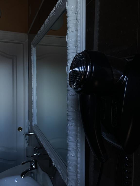 Palazzo Eliss Bed & Breakfast Маргерита ди Савоя Стая снимка