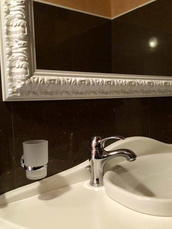 Palazzo Eliss Bed & Breakfast Маргерита ди Савоя Стая снимка