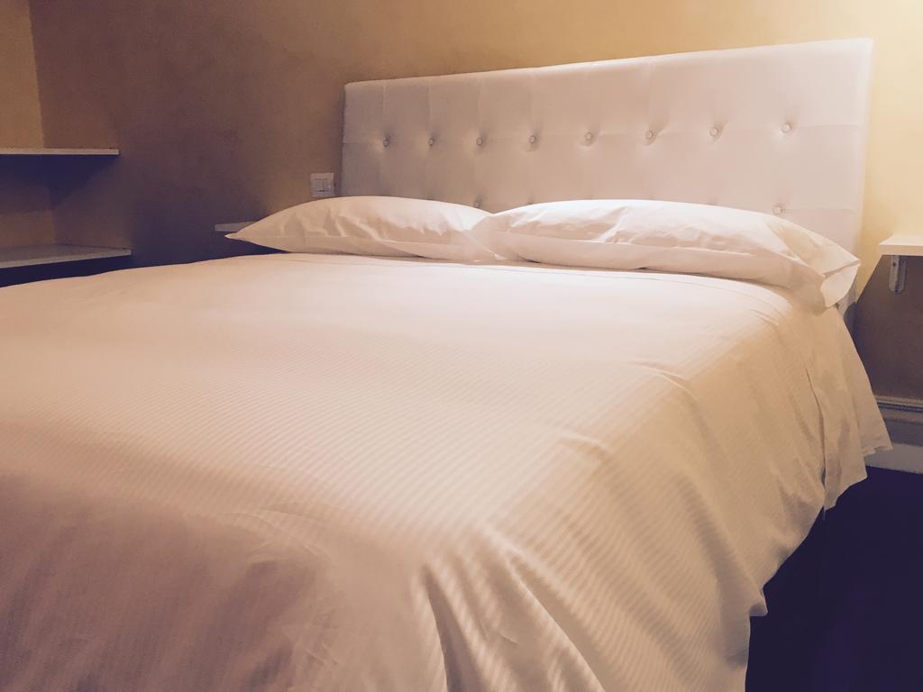 Palazzo Eliss Bed & Breakfast Маргерита ди Савоя Стая снимка