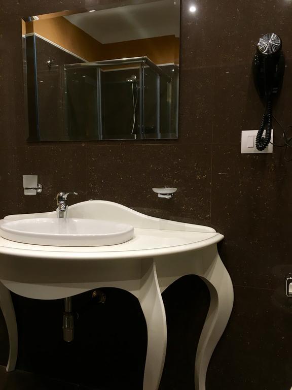 Palazzo Eliss Bed & Breakfast Маргерита ди Савоя Стая снимка