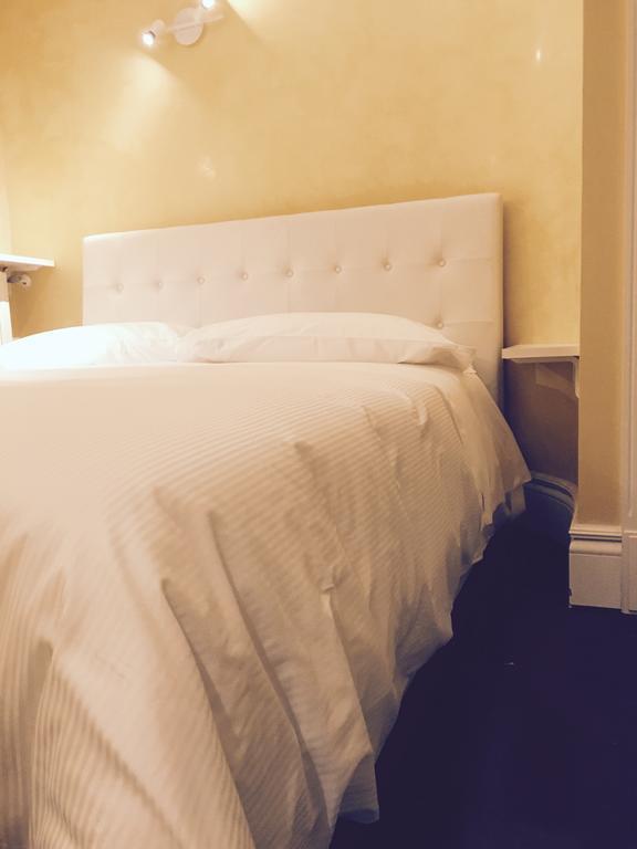 Palazzo Eliss Bed & Breakfast Маргерита ди Савоя Стая снимка